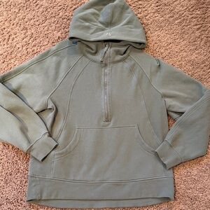 Lululemon half zip full length, hooded sweatshirt M / L Shamrock Green